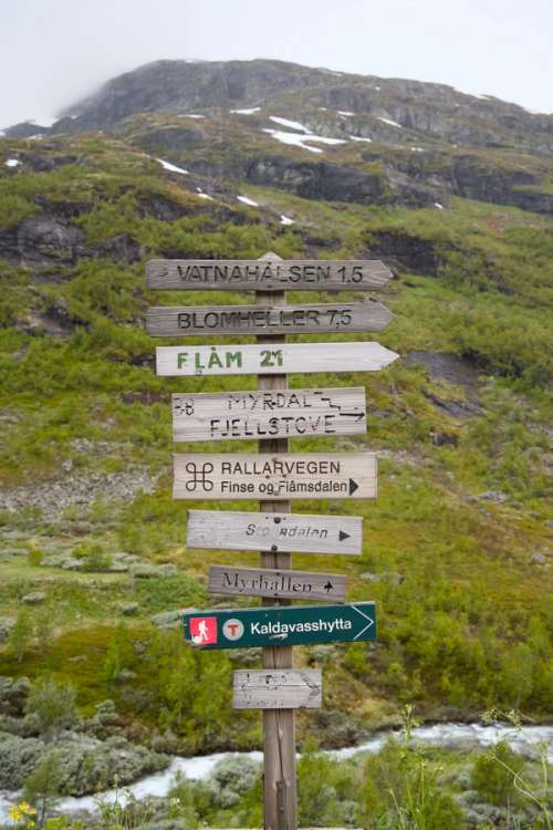 Turskilt ved Myrdalstasjon