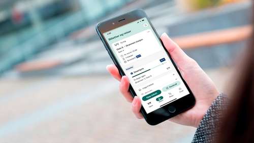 A hand holding a mobile where the screen shows Smartprice in the Vy app